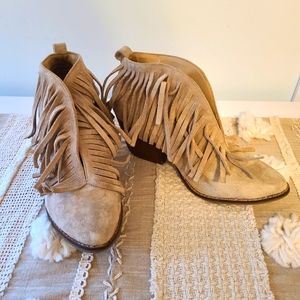 Coconuts Fringe Tan Western Booties Sz 9.5